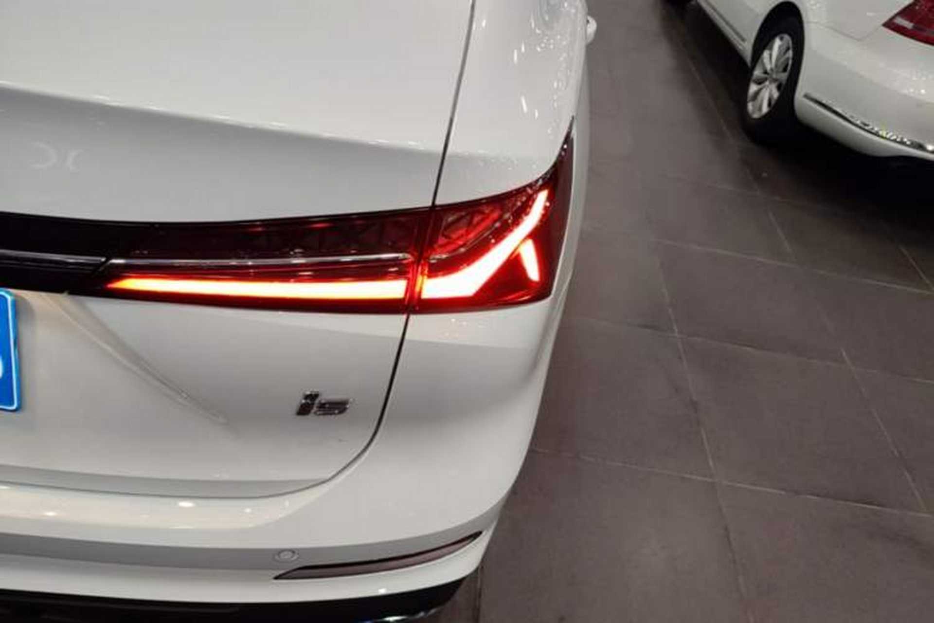 Used Roewe i5 2023 1.5L CVT Luxury Edition Right Rear Taillight