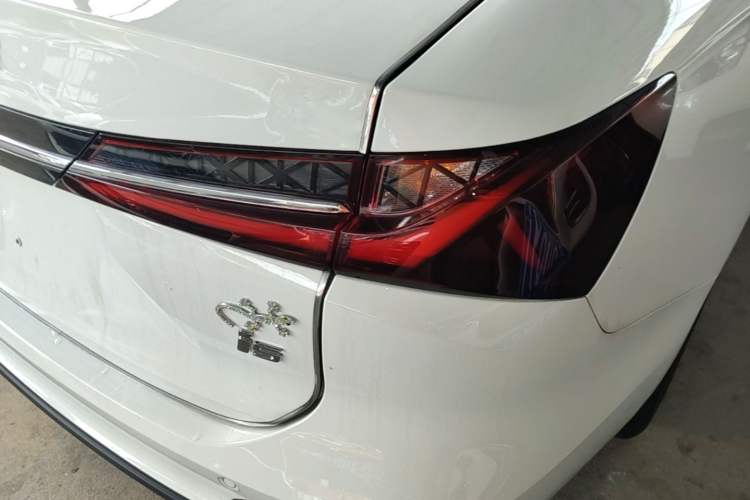 Used Roewe i5 2023 1.5L CVT Luxury Edition Right Rear Taillight