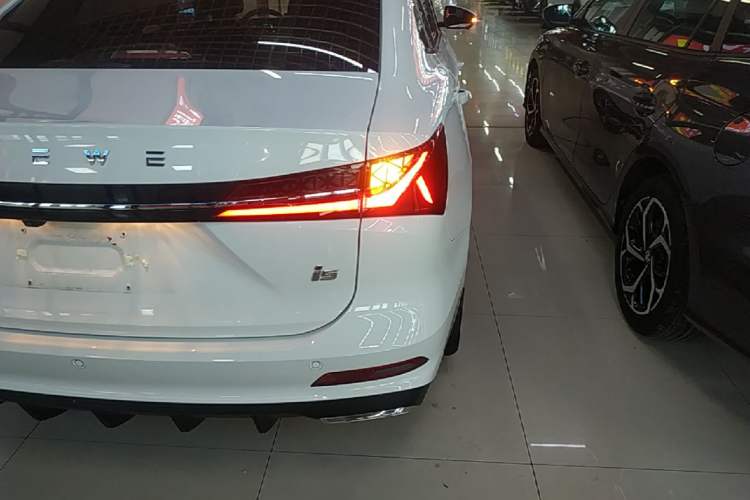 Used Roewe i5 2023 1.5L CVT Luxury Edition Right Rear Taillight