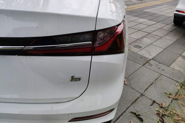 Used Roewe i5 2023 1.5L CVT Luxury Edition Right Rear Taillight