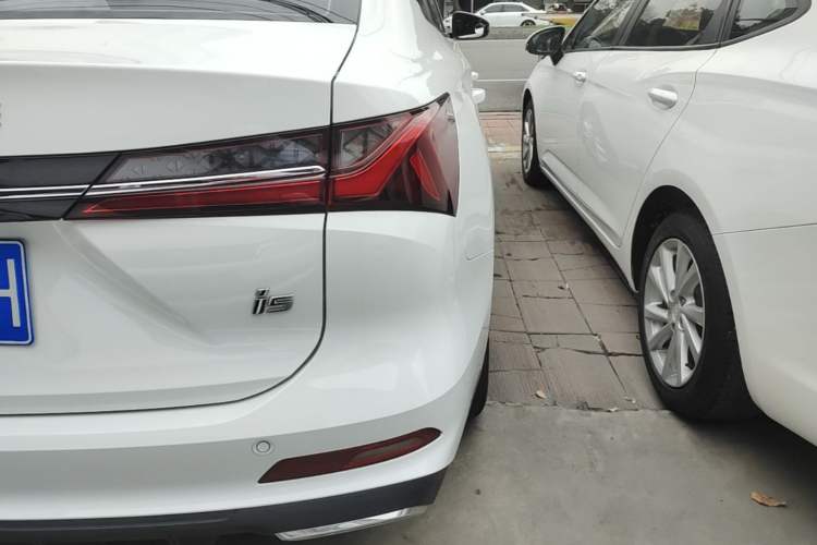 Used Roewe i5 2023 1.5L CVT Luxury Edition Right Rear Taillight
