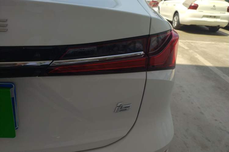 Used Roewe i5 2023 1.5L Manual Comfort Edition Right Rear Taillight