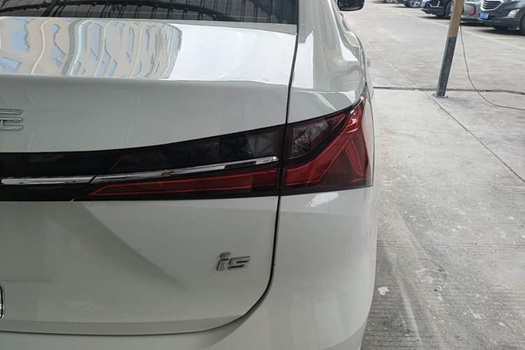 Used Roewe i5 2023 1.5L CVT Luxury Edition Right Rear Taillight