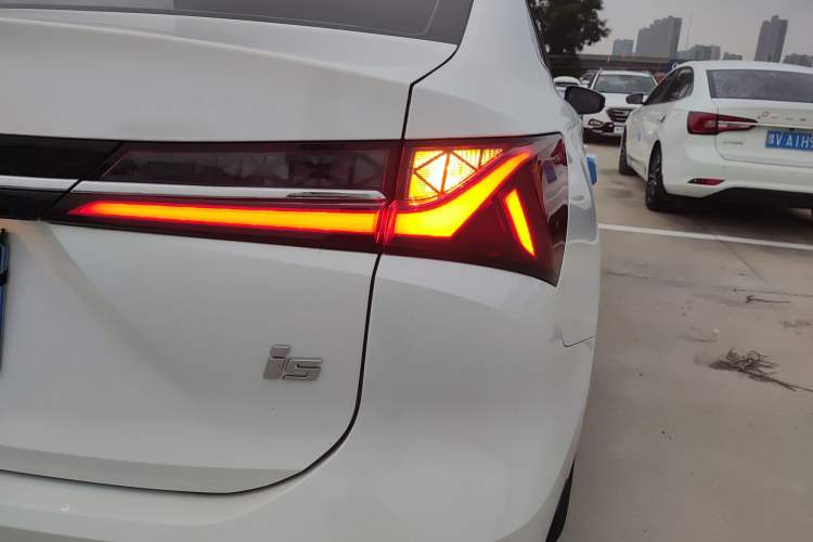 Used Roewe i5 2023 1.5L CVT Luxury Edition Right Rear Taillight