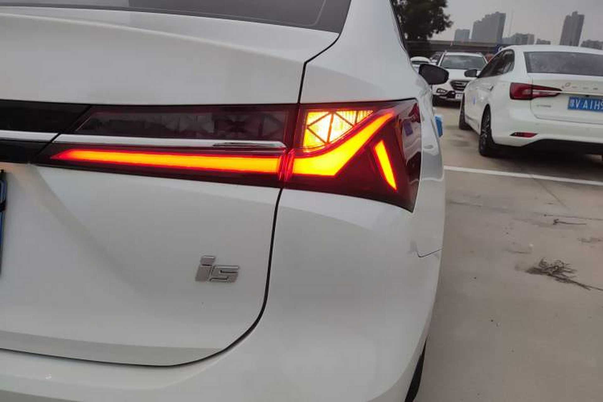 Used Roewe i5 2023 1.5L CVT Luxury Edition Right Rear Taillight