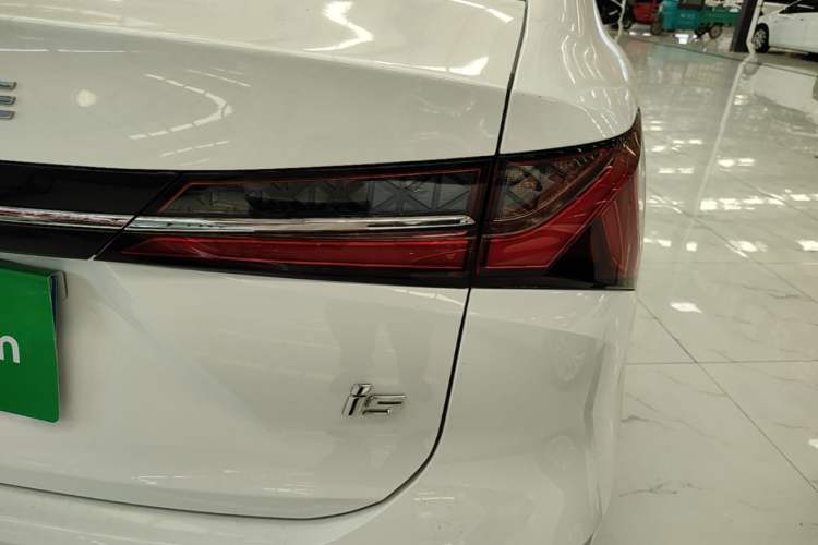 Used Roewe i5 2023 1.5L Manual Excellence Edition Right Rear Taillight