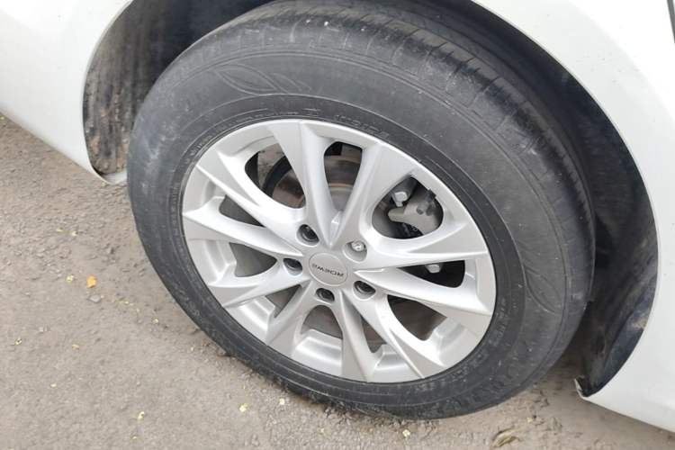Used Roewe i5 2023 1.5L Manual Comfort Edition Right Rear Wheel Hub