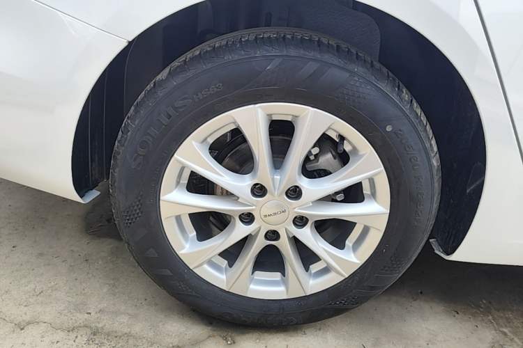 Used Roewe i5 2023 1.5L Manual Comfort Edition Right Rear Wheel Hub