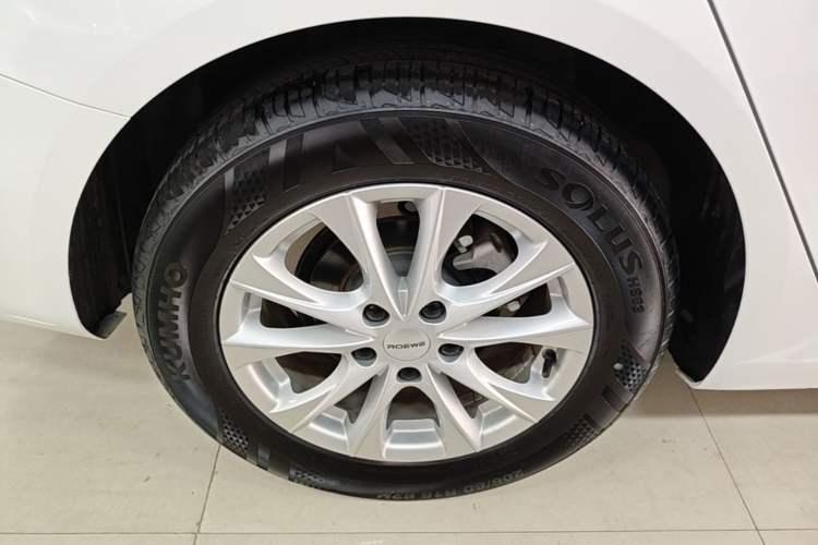 Used Roewe i5 2023 1.5L Manual Comfort Edition Right Rear Wheel Hub