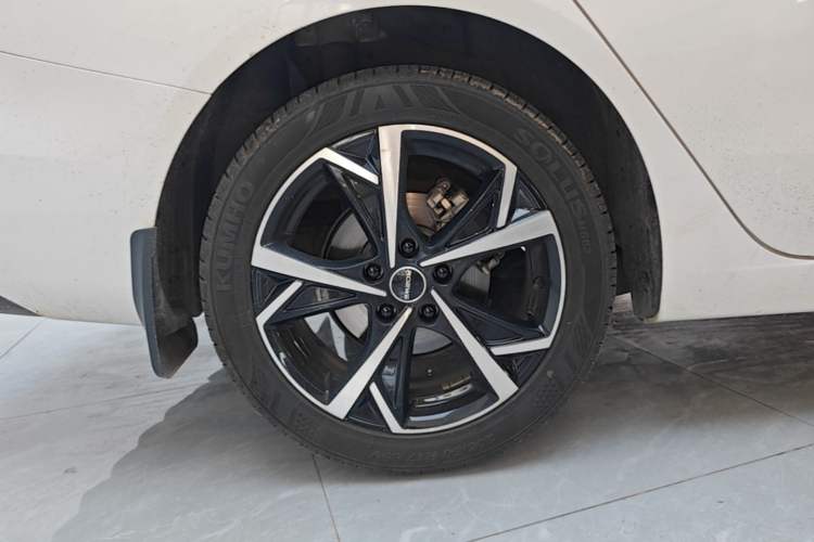 Used Roewe i5 2023 1.5L CVT Flagship Edition Right Rear Wheel Hub