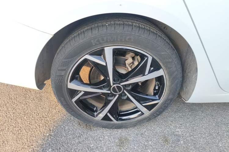 Used Roewe i5 2023 1.5L CVT Luxury Edition Right Rear Wheel Hub