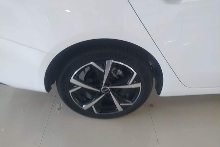Used Roewe i5 2023 1.5L CVT Luxury Edition Right Rear Wheel Hub