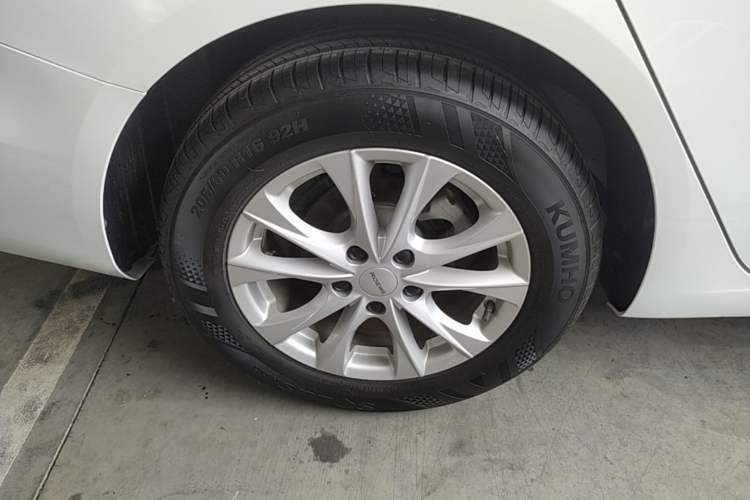Used Roewe i5 2023 1.5L Manual Comfort Edition Right Rear Wheel Hub