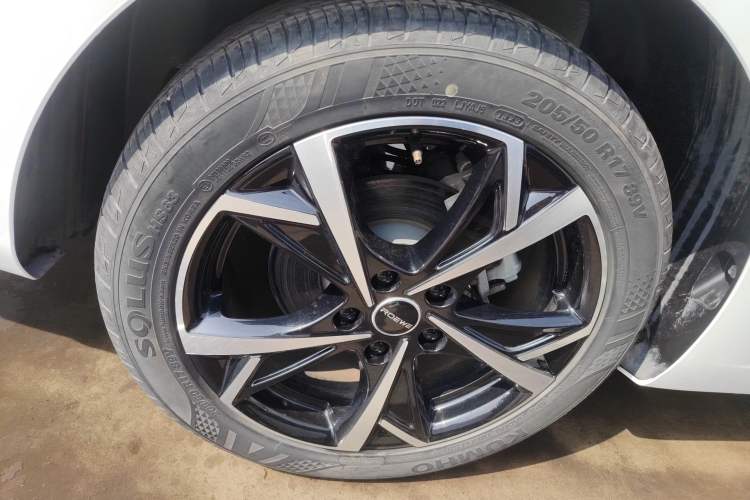 Used Roewe i5 2023 1.5L CVT Luxury Edition Right Rear Wheel Hub