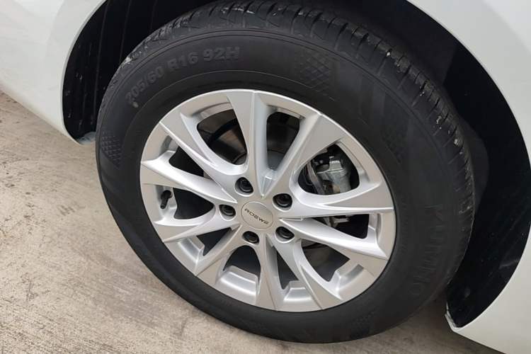 Used Roewe i5 2023 1.5L CVT Luxury Edition Right Rear Wheel Hub