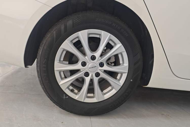 Used Roewe i5 2023 1.5L Manual Comfort Edition Right Rear Wheel Hub