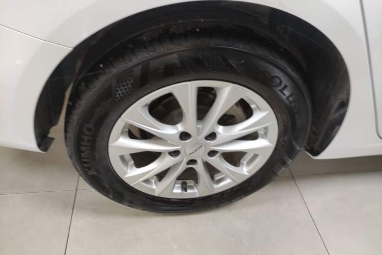 Used Roewe i5 2023 1.5L Manual Comfort Edition Right Rear Wheel Hub