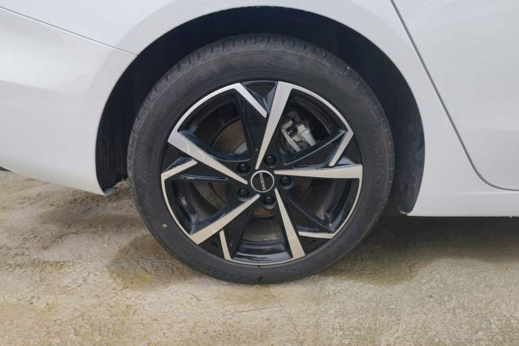 Used Roewe i5 2023 1.5L CVT Luxury Edition Right Rear Wheel Hub