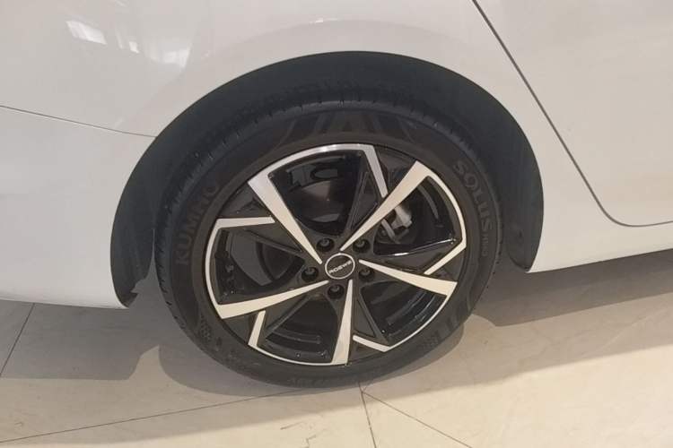 Used Roewe i5 2023 1.5L CVT Luxury Edition Right Rear Wheel Hub