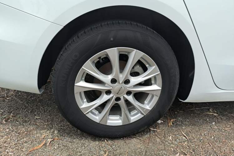 Used Roewe i5 2023 1.5L Manual Comfort Edition Right Rear Wheel Hub