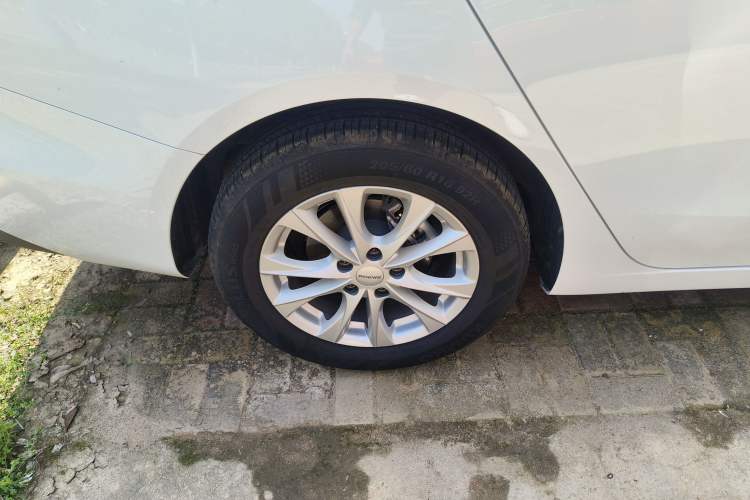 Used Roewe i5 2023 1.5L CVT Luxury Edition Right Rear Wheel Hub