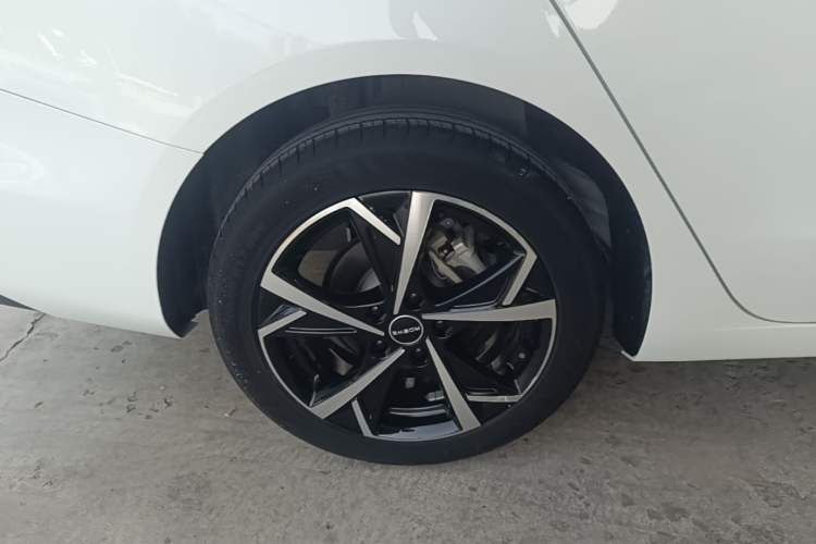 Used Roewe i5 2023 1.5L CVT Luxury Edition Right Rear Wheel Hub