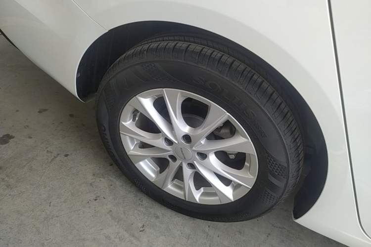 Used Roewe i5 2023 1.5L Manual Comfort Edition Right Rear Wheel Hub