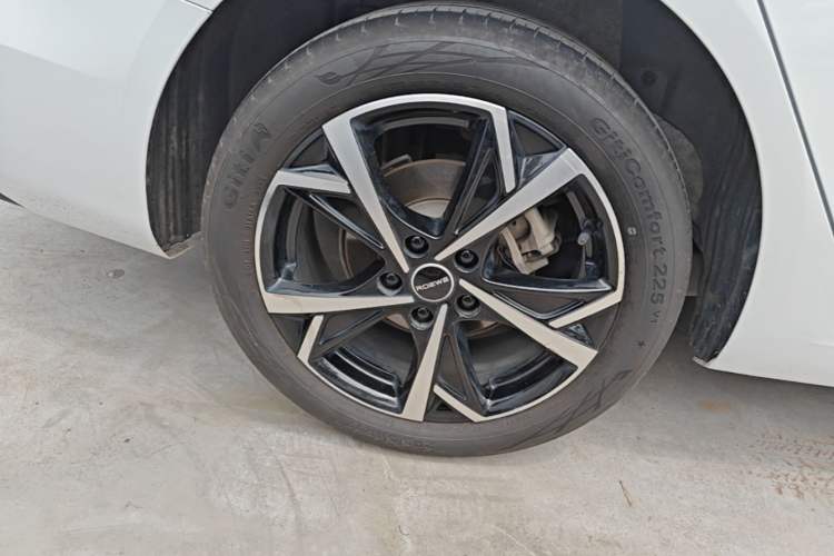 Used Roewe i5 2023 1.5L CVT Luxury Edition Right Rear Wheel Hub