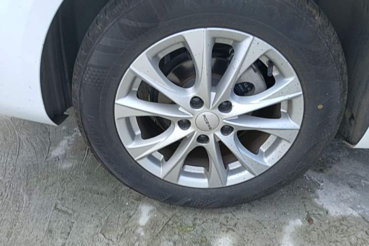 Used Roewe i5 2023 1.5L Manual Comfort Edition Right Rear Wheel Hub