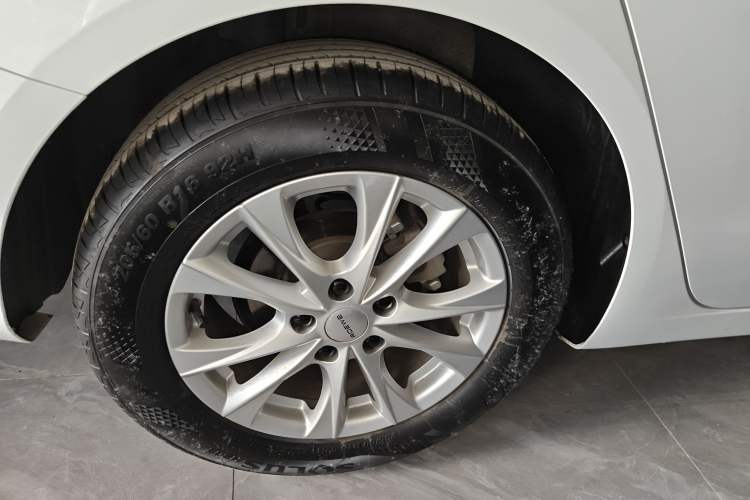 Used Roewe i5 2023 1.5L Manual Comfort Edition Right Rear Wheel Hub