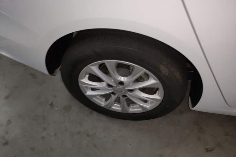 Used Roewe i5 2023 1.5L CVT Luxury Edition Right Rear Wheel Hub