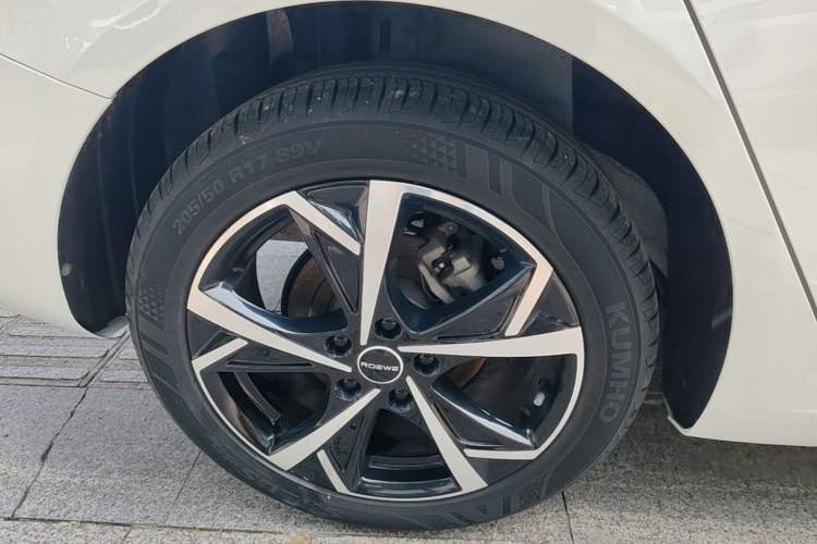 Used Roewe i5 2023 1.5L CVT Luxury Edition Right Rear Wheel Hub