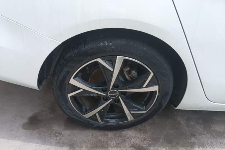 Used Roewe i5 2023 1.5L CVT Luxury Edition Right Rear Wheel Hub