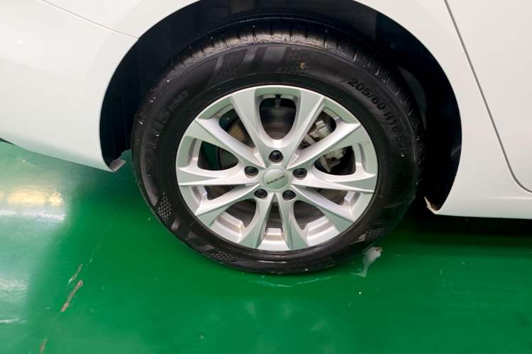 Used Roewe i5 2023 1.5L CVT Luxury Edition Right Rear Wheel Hub
