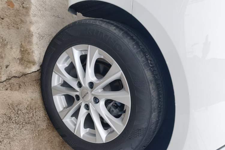 Used Roewe i5 2023 1.5L CVT Luxury Edition Right Rear Wheel Hub