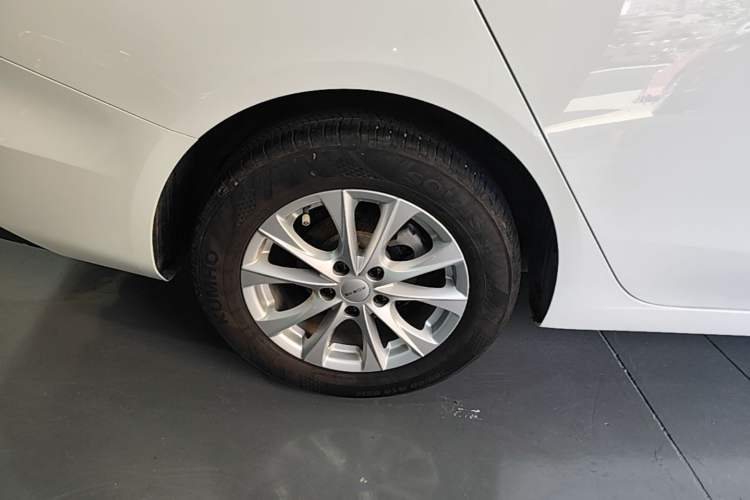 Used Roewe i5 2023 1.5L Manual Comfort Edition Right Rear Wheel Hub