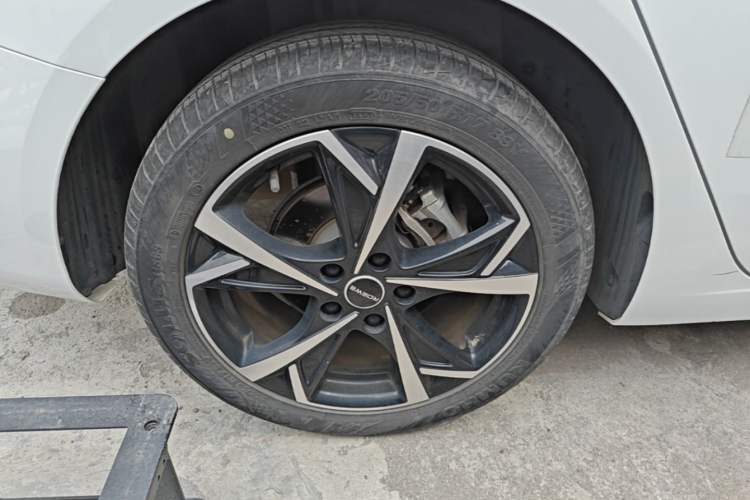 Used Roewe i5 2023 1.5L CVT Luxury Edition Right Rear Wheel Hub