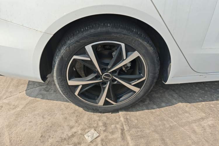 Used Roewe i5 2023 1.5L CVT Luxury Edition Right Rear Wheel Hub