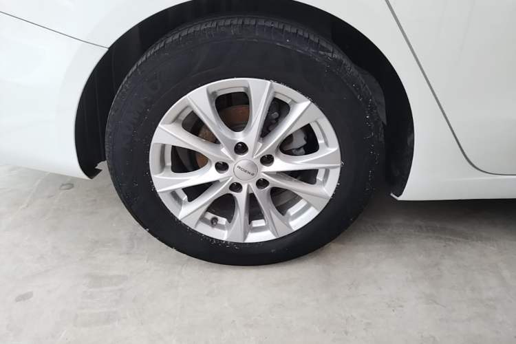Used Roewe i5 2023 1.5L Manual Excellence Edition Right Rear Wheel Hub