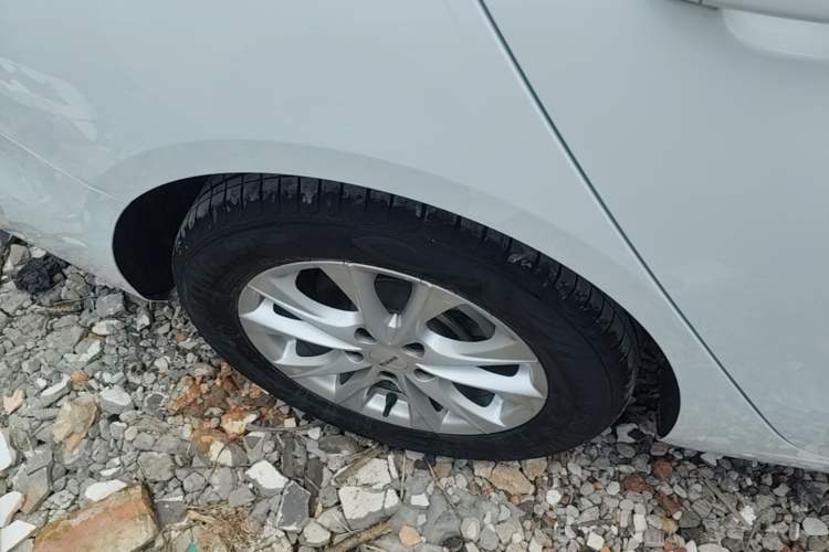 Used Roewe i5 2023 1.5L CVT Luxury Edition Right Rear Wheel Hub