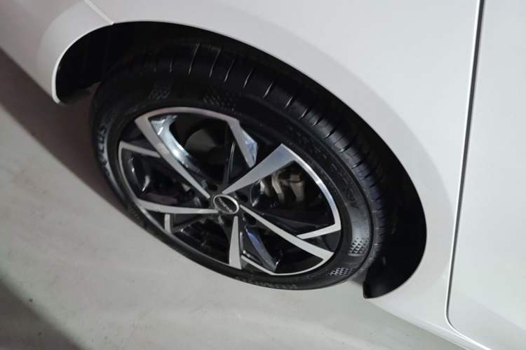 Used Roewe i5 2023 1.5L CVT Luxury Edition Right Rear Wheel Hub