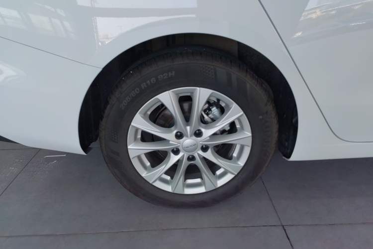 Used Roewe i5 2023 1.5L CVT Luxury Edition Right Rear Wheel Hub