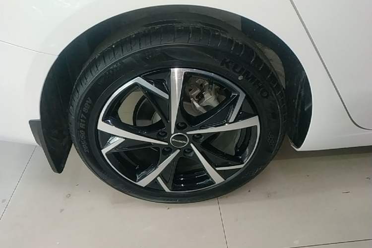 Used Roewe i5 2023 1.5L CVT Luxury Edition Right Rear Wheel Hub