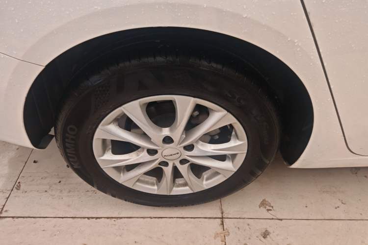 Used Roewe i5 2023 1.5L Manual Comfort Edition Right Rear Wheel Hub