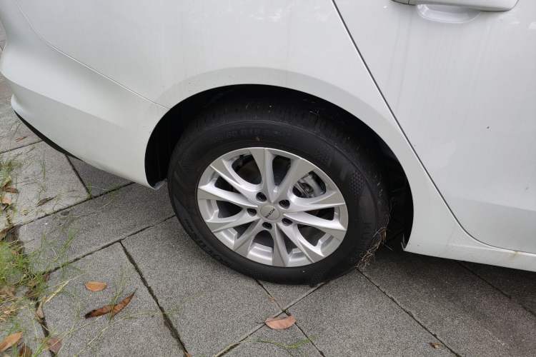 Used Roewe i5 2023 1.5L CVT Luxury Edition Right Rear Wheel Hub