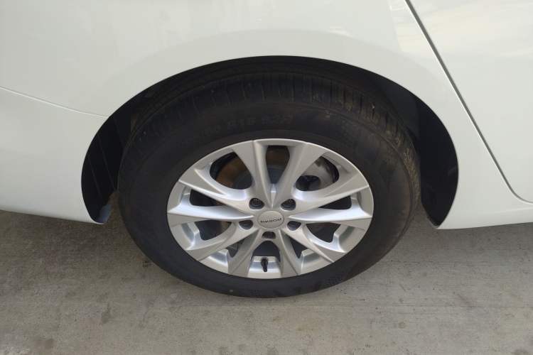 Used Roewe i5 2023 1.5L Manual Comfort Edition Right Rear Wheel Hub