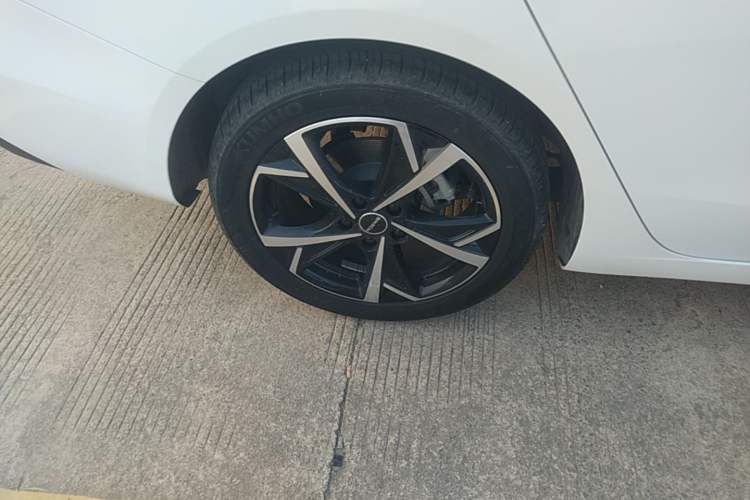 Used Roewe i5 2023 1.5L CVT Luxury Edition Right Rear Wheel Hub