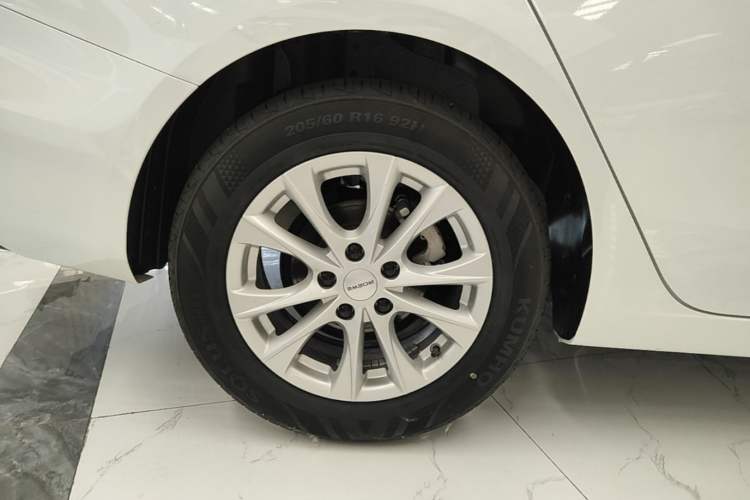 Used Roewe i5 2023 1.5L Manual Excellence Edition Right Rear Wheel Hub