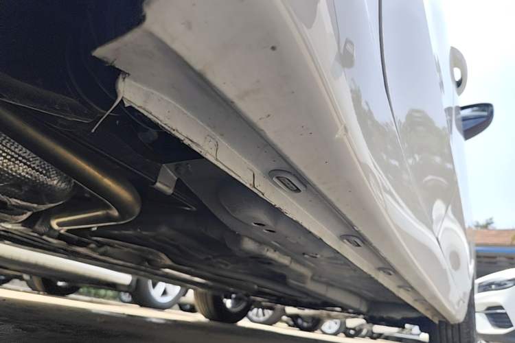 Used Roewe i5 2023 1.5L Manual Comfort Edition Right Side Sill