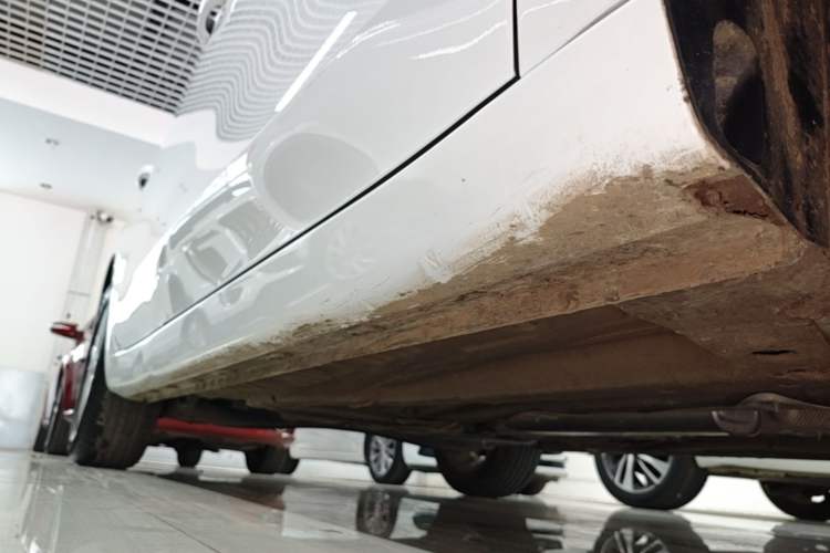 Used Roewe i5 2023 1.5L Manual Comfort Edition Right Side Sill